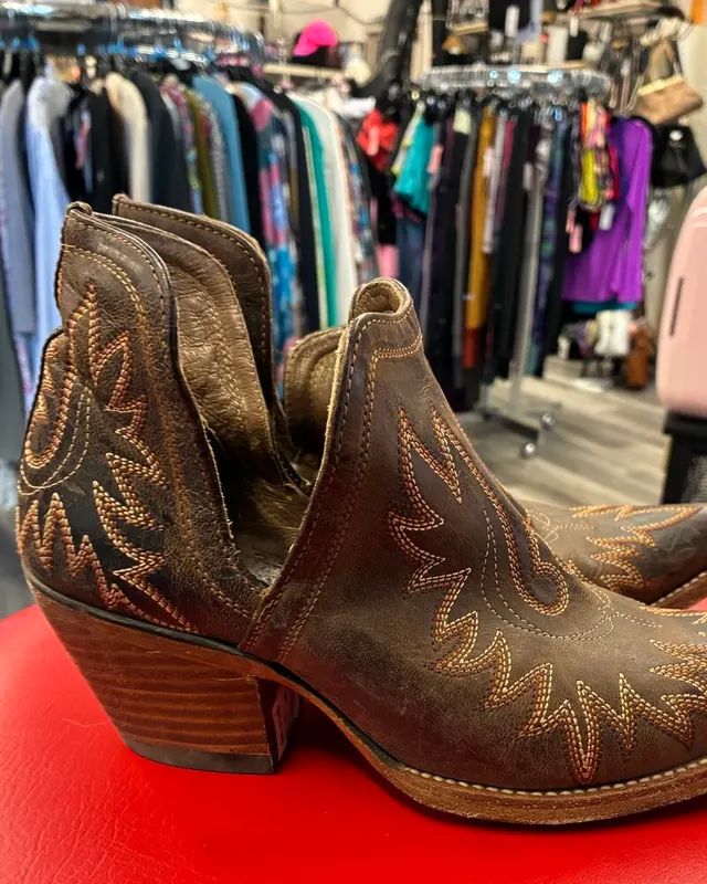 Brown stitched Ariat short cowgirl boots